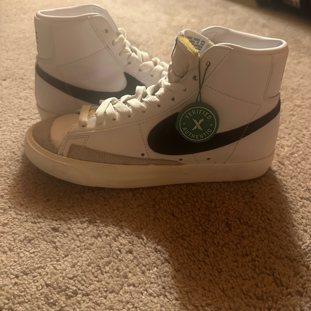 Nike women’s blazer 77